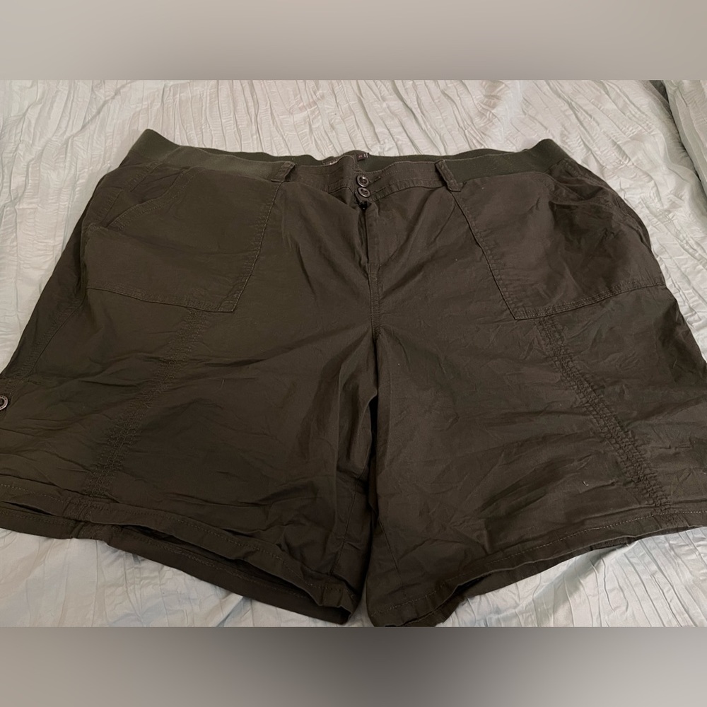 Torrid green cargo shorts size 28 with 9.5 inch inseam